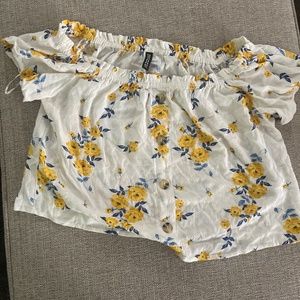 Used - Women’s H&M Crop Top (Size 2)